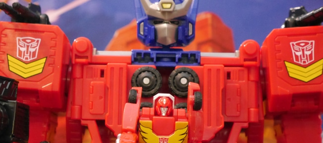 The Transformers: Age of the Primes Star Optimus Prime is interesting but overall feels cheap The Transformers: Age of the Primes Star Optimus Prime is interesting but overall feels cheap