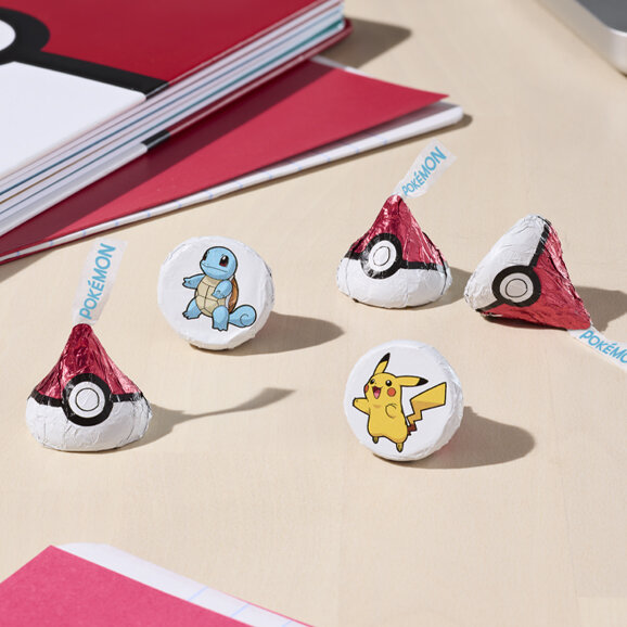 HERSHEY’S x Pokémon collectible chocolate bars and KISSES featuring Pokémon from the Kanto region and various Poké Balls available now HERSHEY’S x Pokémon collectible chocolate bars and KISSES featuring Pokémon from the Kanto region and various Poké Balls available now