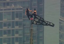 Batman Proposes to Catwoman during Empire State Building Climb Batman Proposes to Catwoman during Empire State Building Climb